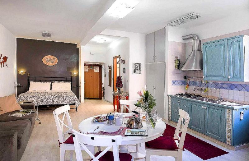 The Vatican Apartment is a large, well-appointed, 3rd floor studio flat.