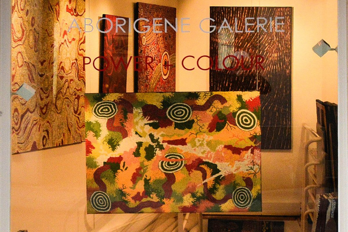 Parisian gallery windows mimic works of art.