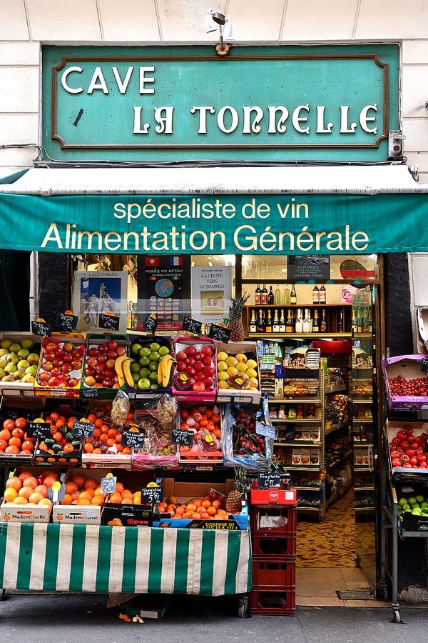 Rue de Seine is known for its art galleries. This small Rue de Seine grocery is a gallery of fruit, veg, and wine.