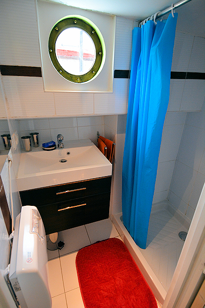 Shower room 1 is styled in bright flag colors.