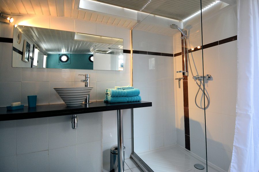 Facilities aboard Notre Bateau-Mouche are spotless, cheerful, bright, and well-ventilated.