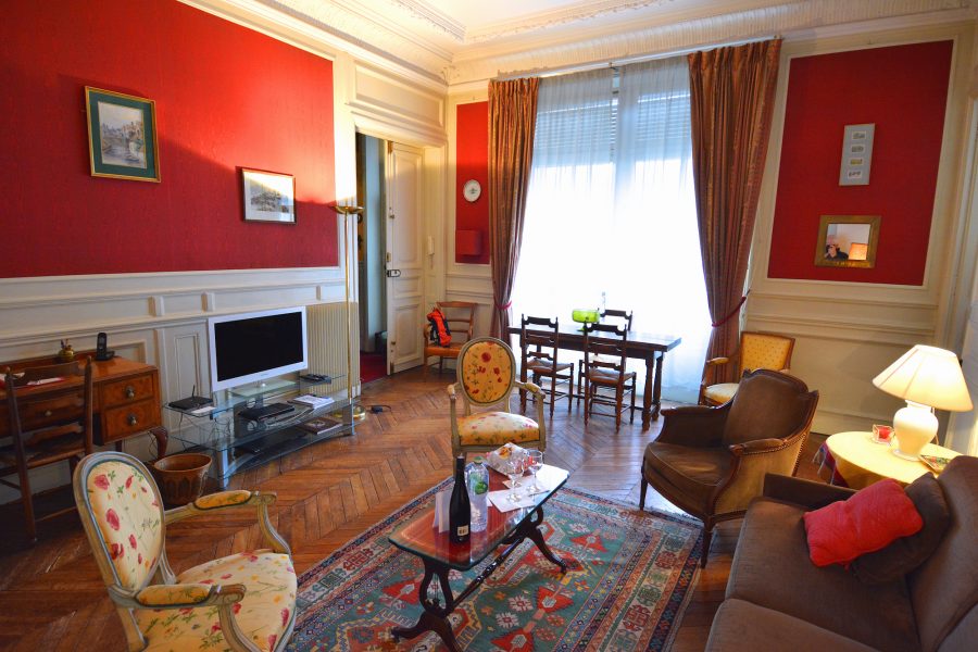 Decorated in keeping with its architectural provenance, the living room is elegant but not formal, vintage yet modern.