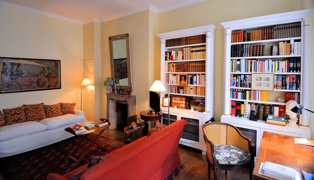 The Place des Galeries apartment has quality, useful space for 2-4 persons, including a comfortable living room area and very useful study/library.