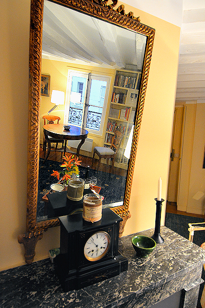 Quality furnishings punctuate the apartments classic elegance.