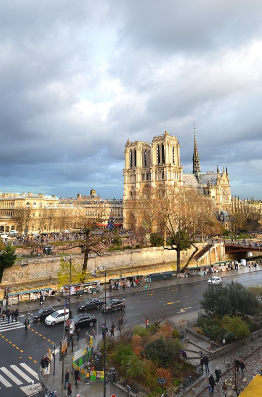 This apartment has everything: location, view, terrace, and an eclectic Parisian style.