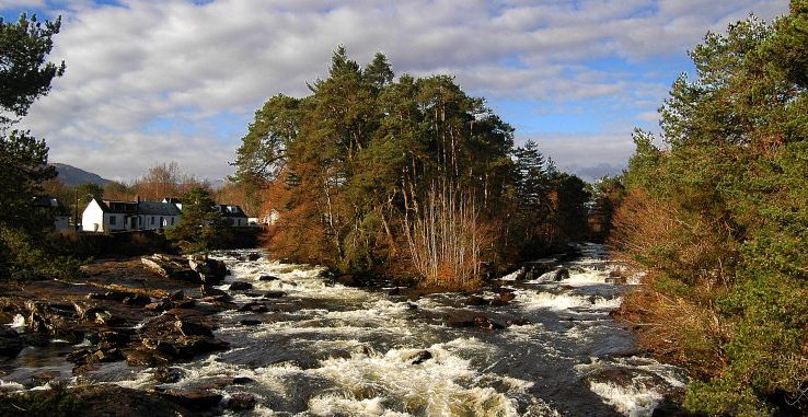 At its eastern end the River Dochart drops dramatically as it enters the town of Killin and flowing a final mile to Loch Tay.