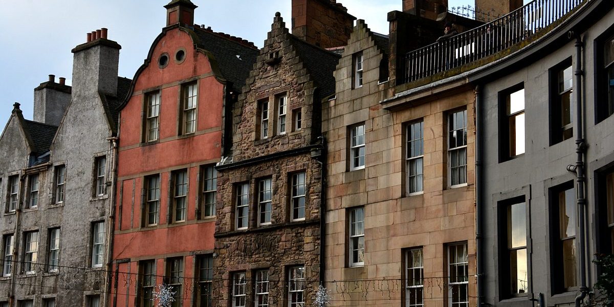 Edinburgh - Building facades in Grassmarket - 121218-9195 - 2000x1243 72dpi - Photo copyright Home At First Classic Old Town building facades line West Bow street at Grassmarket.