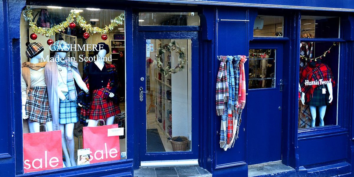 Edinburgh - Cashmere Outlet Shop on the Royal Mile - 121218-9120 - 2000x1099 72dpi - Photo copyright Home At First Cashmere Outlet Shop on the Royal Mile