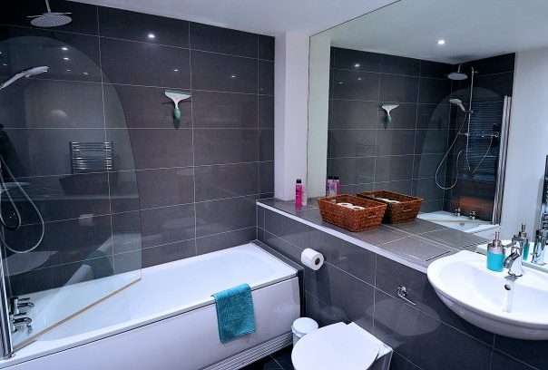 Edinburgh - Lodging - Grassmarket Close Flat - Bathroom - Photo copyright Home At First Edinburgh: Grassmarket Close Flat - Bathroom