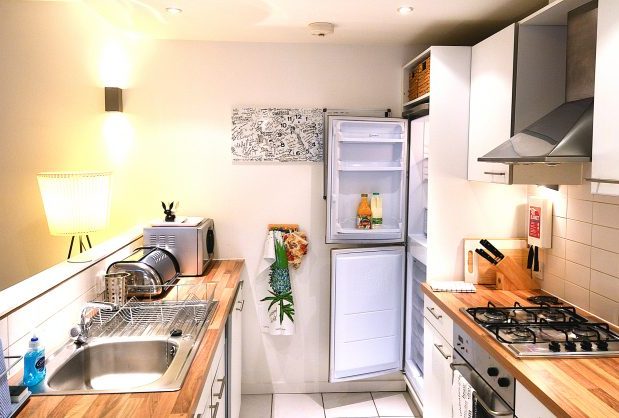 Edinburgh - Lodging - Grassmarket Close Flat - Kitchen - Photo copyright Home At First Edinburgh: Grassmarket Close Flat — Kitchen