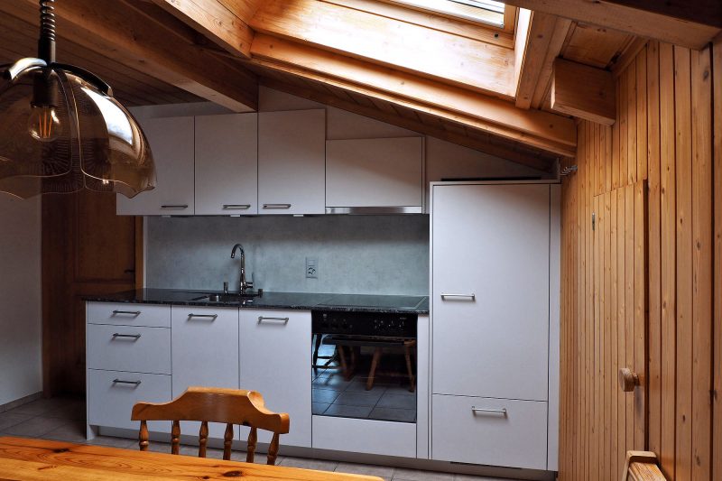 Chalet Altels - East Apt - eat-in kitchen