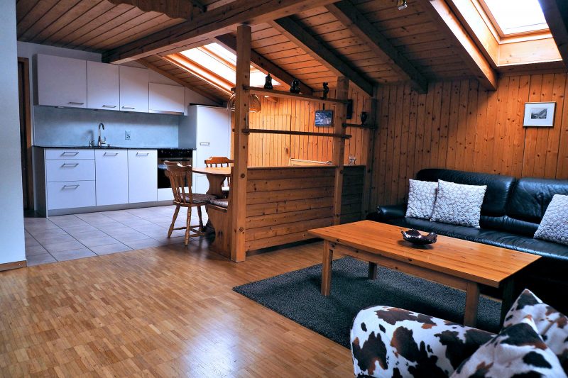 Chalet Altels - East Apt - eat-in kitchen and living room