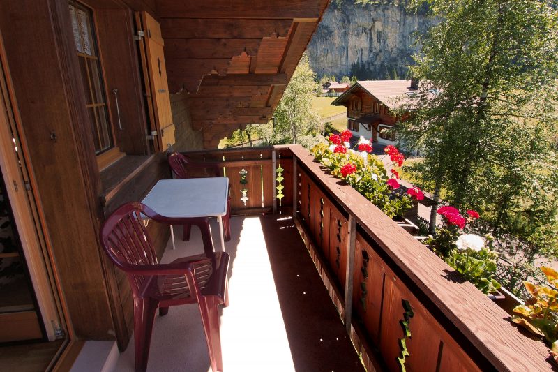 Chalet Altels - East Apt - furnished balcony