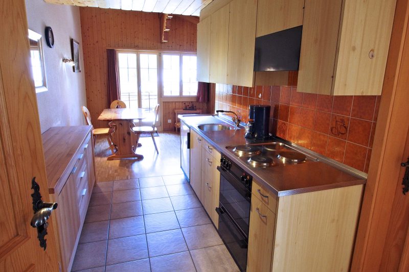Chalet Altels - West Apt Kitchen-dining-balcony access