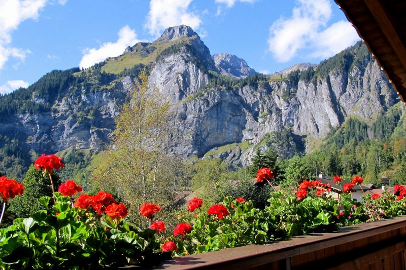 Chalet Balmhorn - 1-bedroom 3rd floor apartment - Balcony view SW with Gross Loner