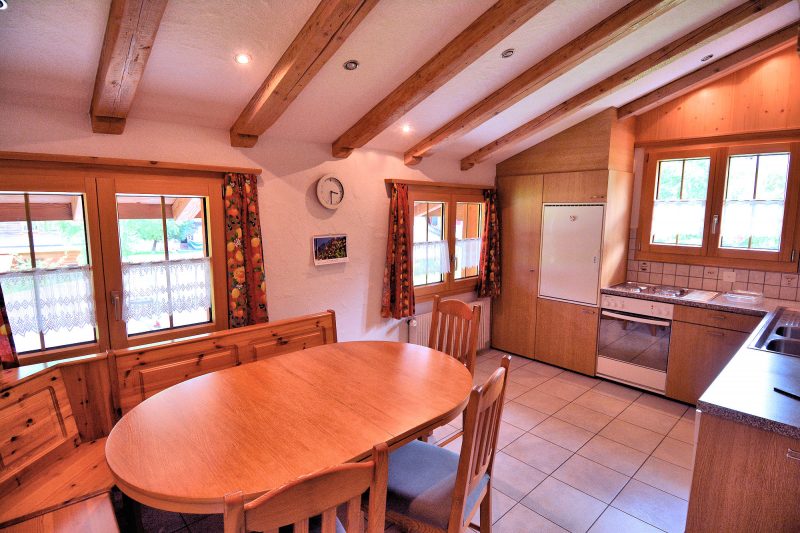 Chalet Balmhorn - Kitchen with dining
