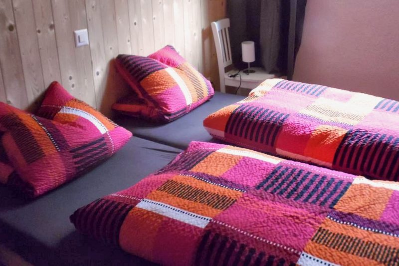 Chalet Bluemlisalp - twin bedroom 1