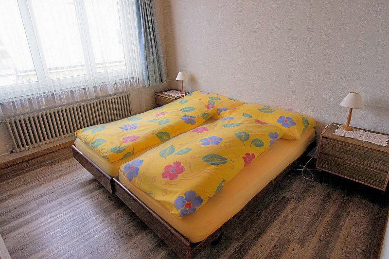 Chalet Doldenhorn - twin bedroom 1