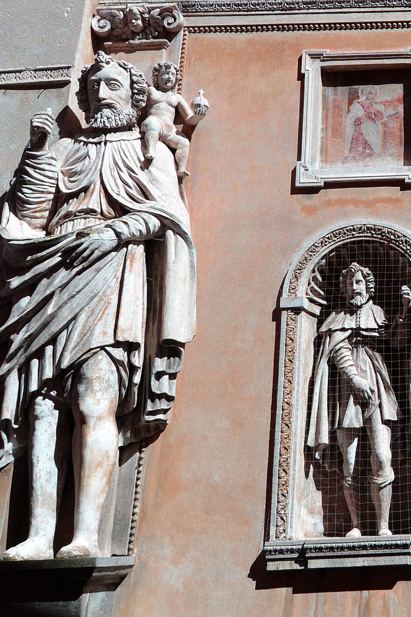 Sculpture on New Church facade.