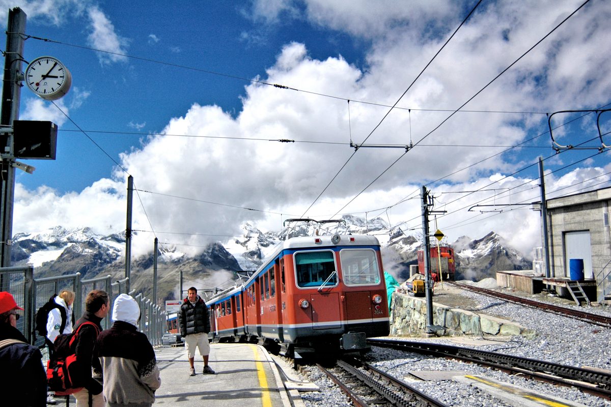 Train arriving at Gornergrat station (3090m).