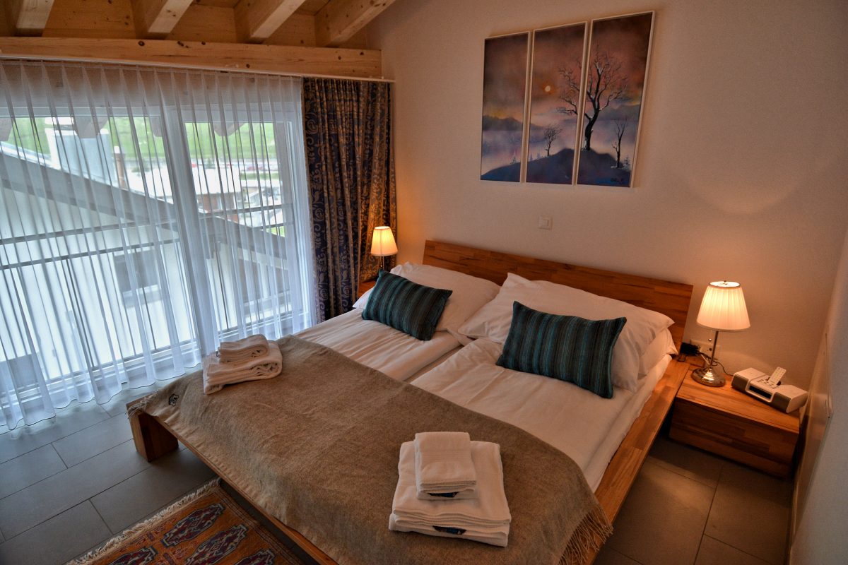 Highview Apt. — Double Bedroom #1 with window view.