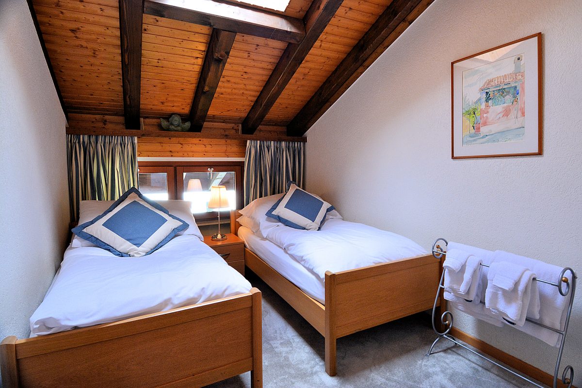 Lower Matten Maisonette - Twin Bedroom with skylight.