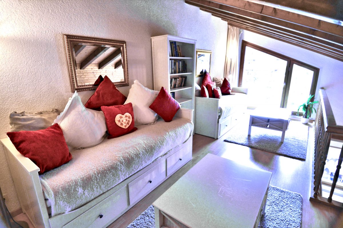 Lower Matten Maisonette - Twin day-beds in the Loft.