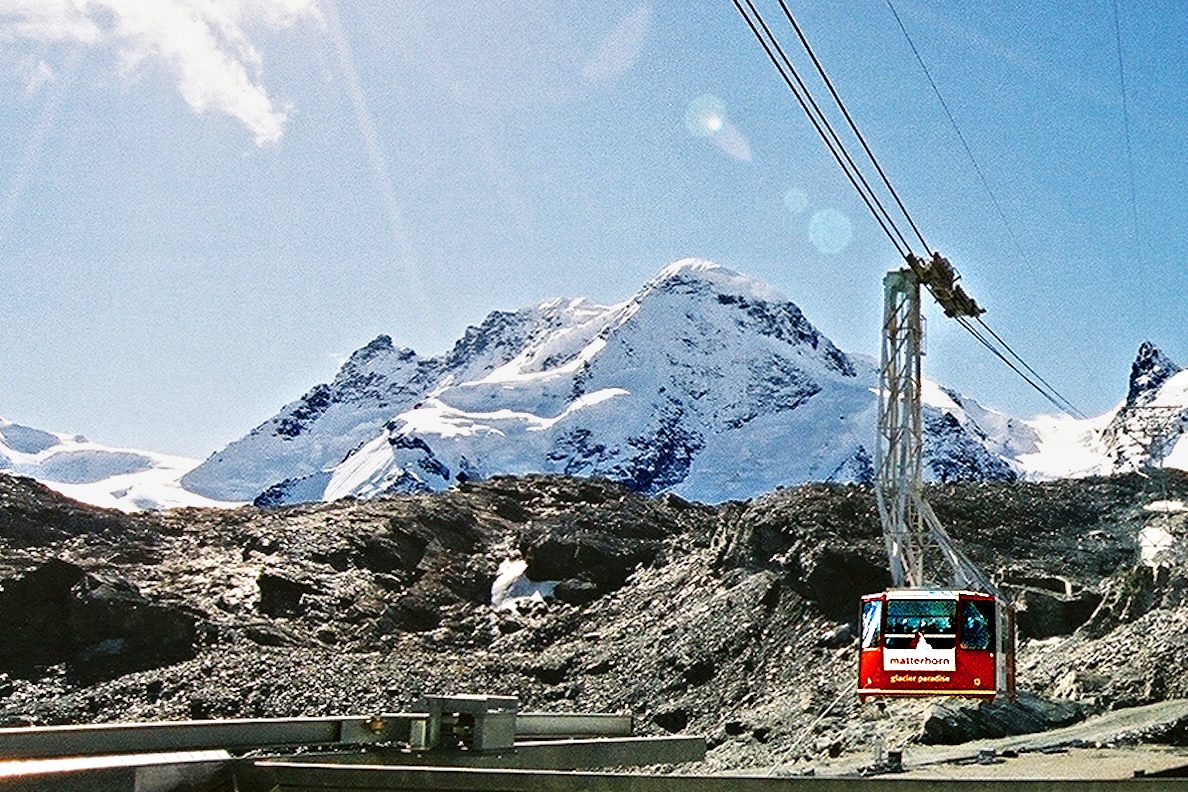 Cablecar departing Trockener Steg for Klein Matterhorn.