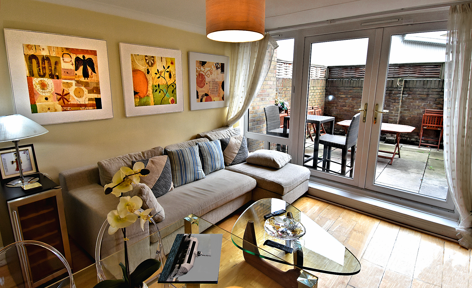 Home At First offers quality central London apartments like this one, "Queen Elizabeth I", which features 3 bedrooms, a balcony, and a private patio terrace, located near the Tower of London. Photo © Home At First.