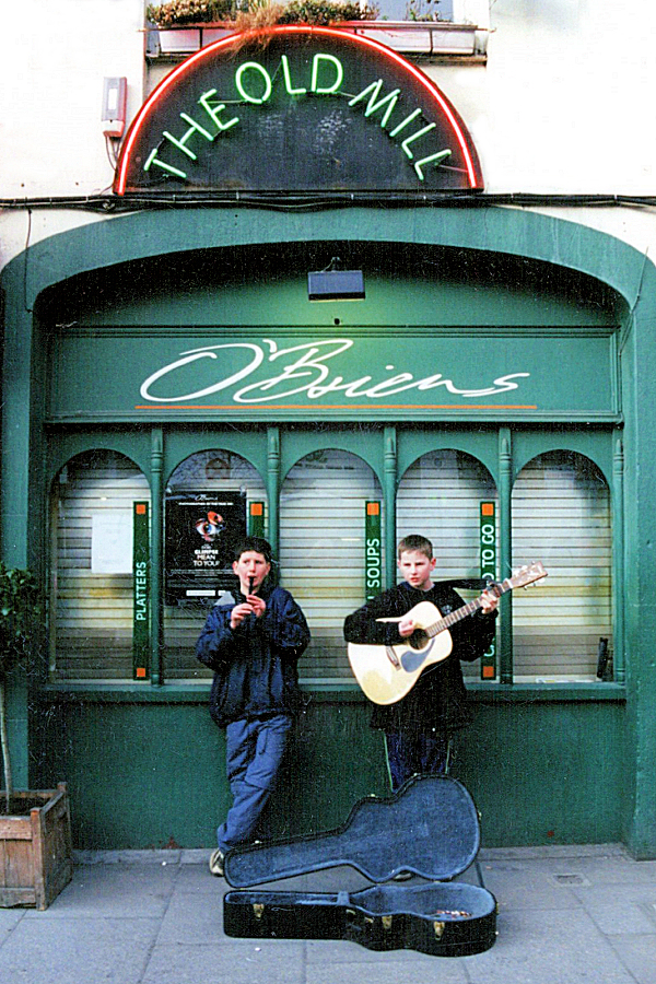 Dublin: Young buskers at Temple Bar