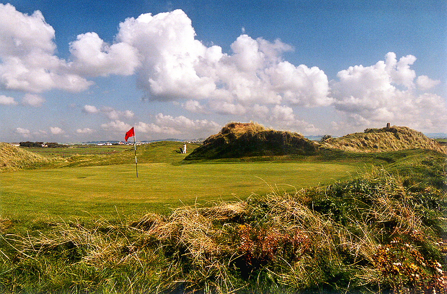 More than 400 golf courses dot Ireland, including many fabled seaside links.