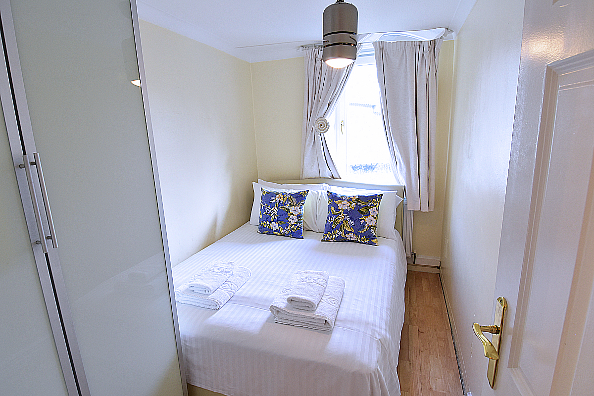 Queen Elizabeth I Apartment - Double Bedroom.