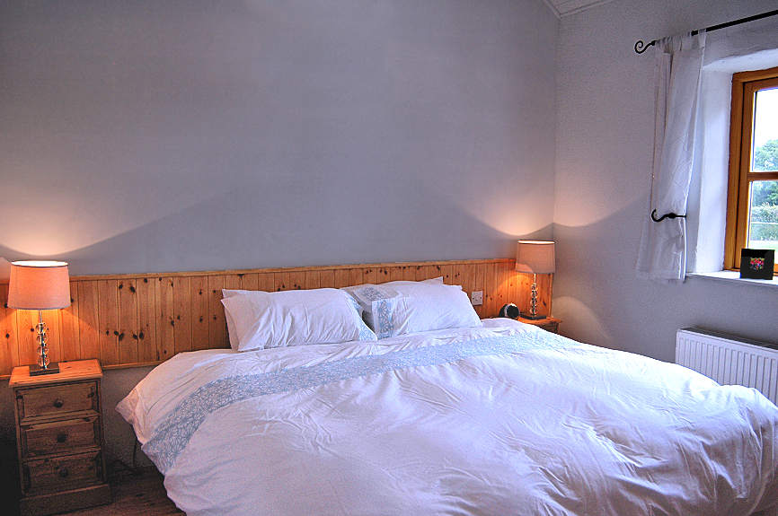 Terryglass, Co. Tipperary: North Riding Cottages — Mare & Foal king bedroom. Photo copyright Home At First