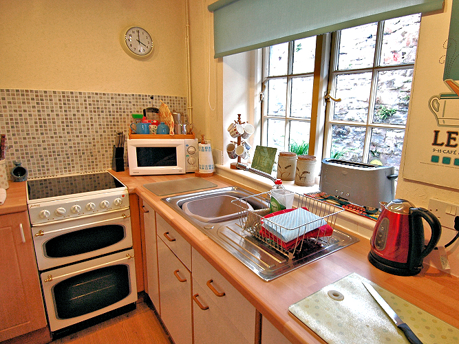 Clyro by Hay-on-Wye: Crows Nest Cottage has a small but full-equipped kitchen. Photo copyright Home At First. Clyro by Hay-on-Wye: Crows Nest Cottage has a small but full-equipped kitchen. Photo copyright Home At First.
