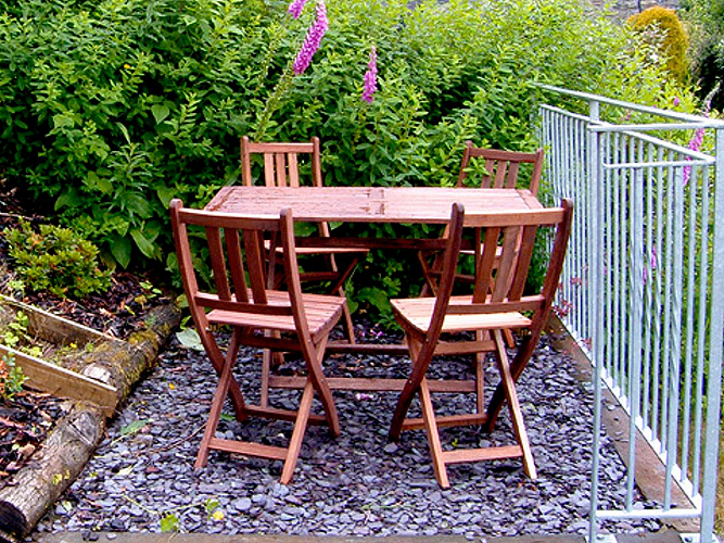 Llugwy Bridge Cottage garden dining area. Photo courtesy the owners. Llugwy Bridge Cottage garden dining area. Photo courtesy the owners.