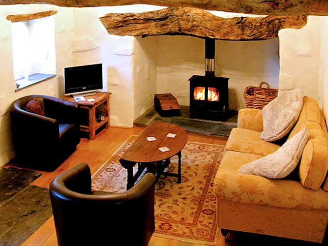 Llugwy Bridge Cottage: living room with TV and working fireplace. Photo courtesy the owners. Llugwy Bridge Cottage: living room with TV and working fireplace. Photo courtesy the owners.