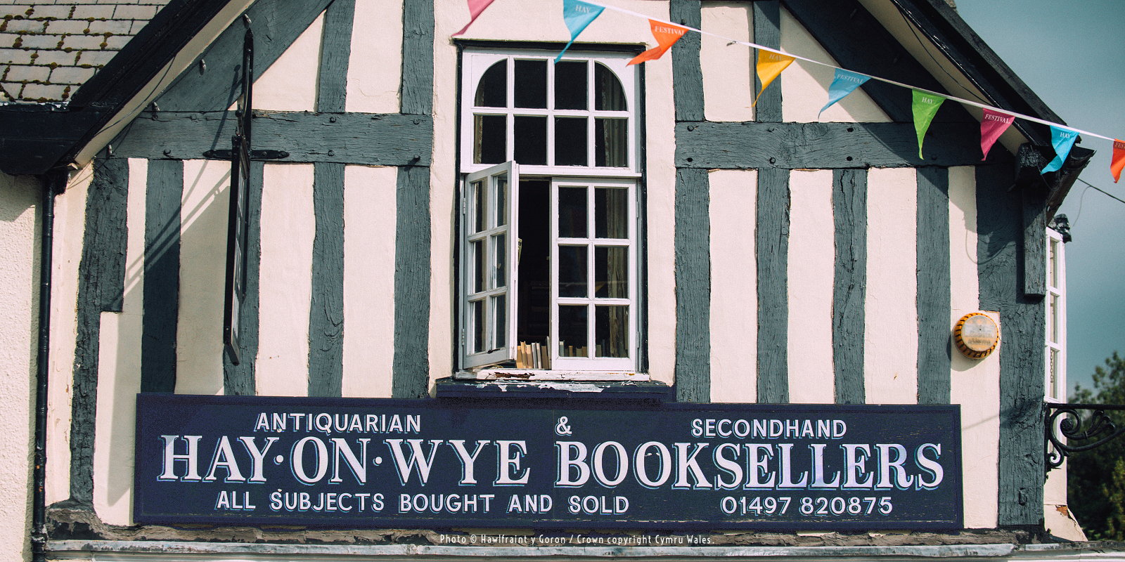Mid-Wales: Hay-on-Wye bookshop sign. Photo © Hawlfraint y Goron / © Crown copyright (2019) Cymru Wales. Mid-Wales: Hay-on-Wye bookshop sign. Photo © Hawlfraint y Goron / © Crown copyright (2019) Cymru Wales.