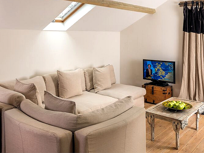 Hay-on-Wye: Wye River Farm Cottage Apartment — living area with TV. Photo courtesy the owners. Hay-on-Wye: Wye River Farm Cottage Apartment — living area with TV. Photo courtesy the owners.