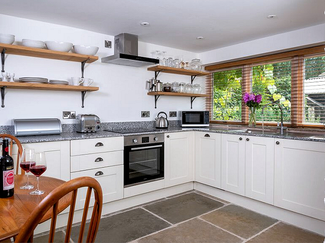 Wye River Farm Cottage Lower Apartment: kitchen with dining area. Photo courtesy the owners. Wye River Farm Cottage Lower Apartment: kitchen with dining area. Photo courtesy the owners.