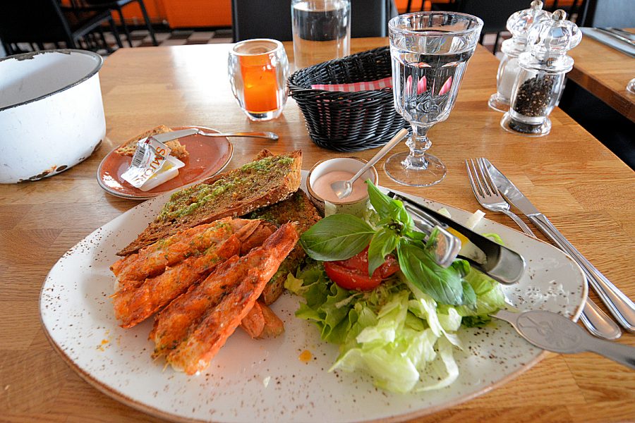 Iceland Landscapes: Lunch at Höfn langoustine restaurant. Photo © Home At First.