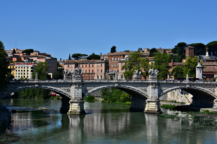 Rome - River Tiber at the Vittorio Emanuele II Bridge - 900x600 72dpi - Photo copyright Home At First.