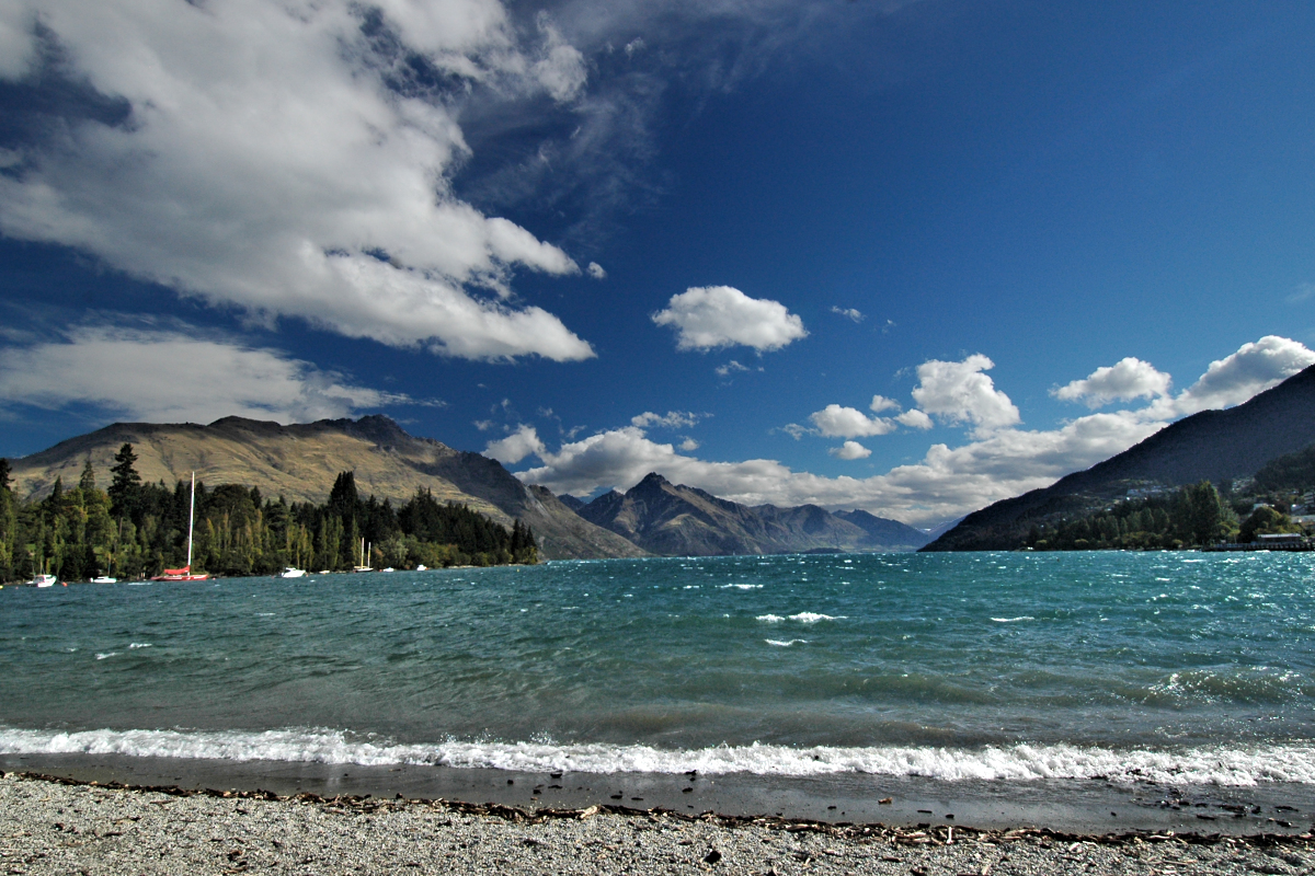 South Island: Queenstown — Lake Wakatipu. Photo © Home At First.
