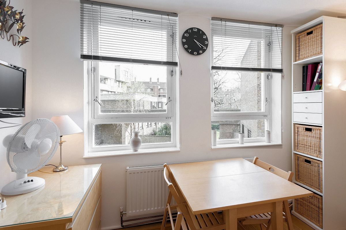 London: St Katharines — Lady Jane Grey Studio Flat - Dining Area with view. Photo © DB/Home At First.
