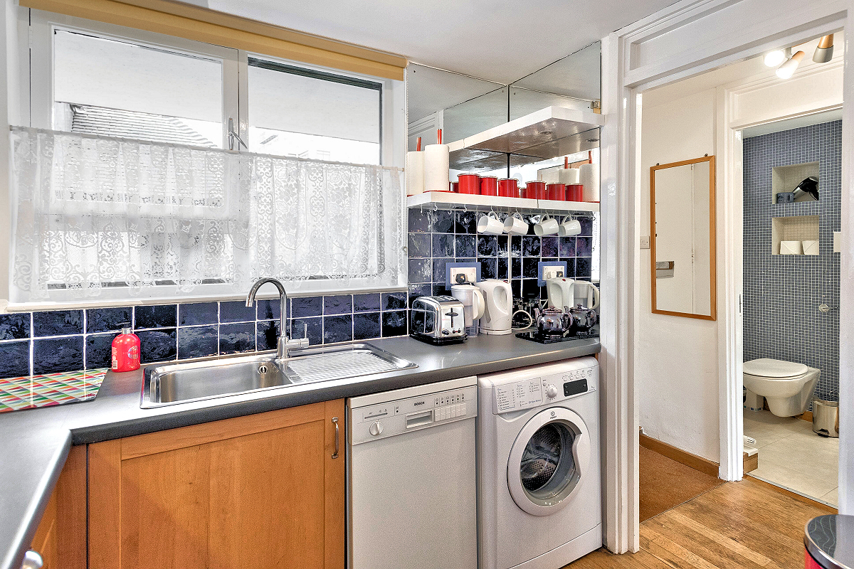 London: St Katharines — Lady Jane Grey Studio Flat - Kitchen with dishwasher & washing machine. Photo © DB/Home At First.