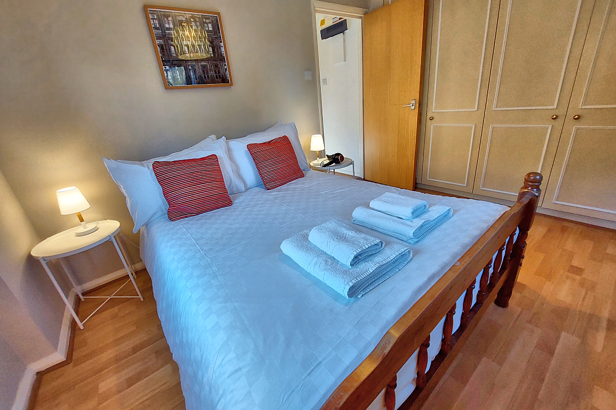 London: Tower Hamlets, Wapping — Docklands New Flat - Double Bedroom. Photo © Home At First.