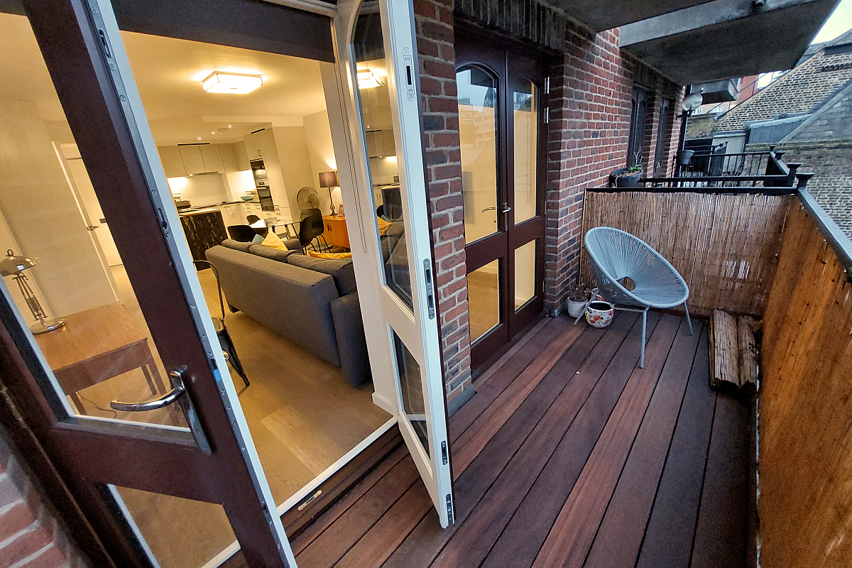 London: Tower Hamlets, Whitechapel — Jack the Ripper Apt. - Balcony with interior. Photo © Home At First.