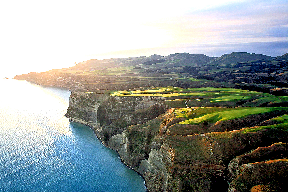 Hawkes Bay: Cape Kidnappers G.C. Hawkes Bay Tourism Photo by Gary Lisbon.
