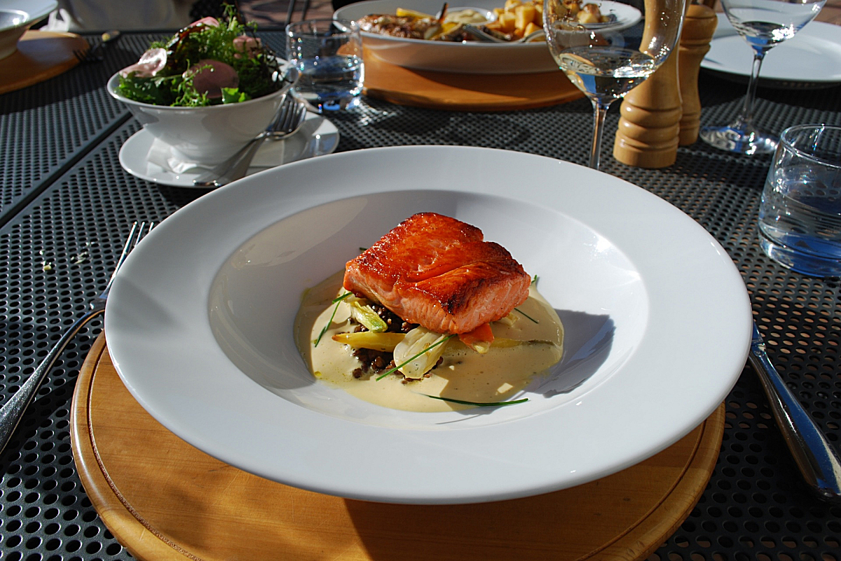 Hawkes Bay: Catch of the Day & Chardonnay. Photo Hawkes Bay Tourism New Zealand.