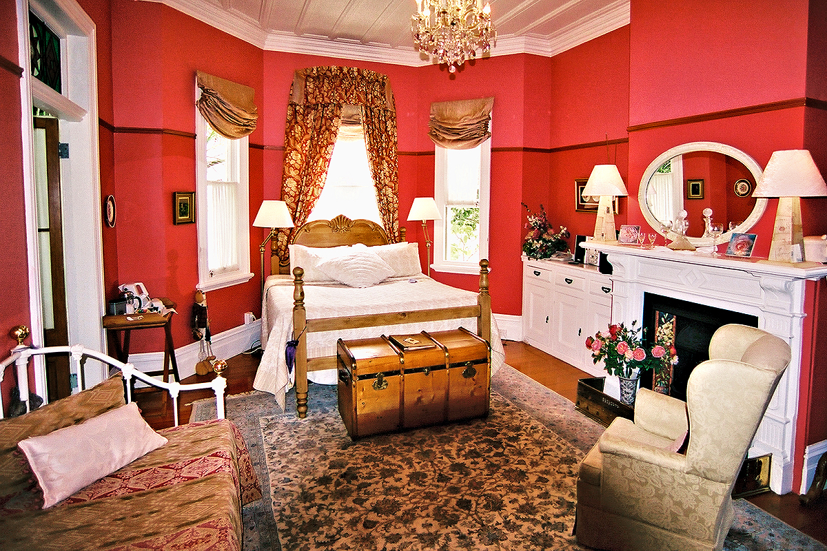 Auckland: double bedroom suite at a boutique Inn. Photo © Home At First, creators of Independent Fly/Drive New Zealand Travel.