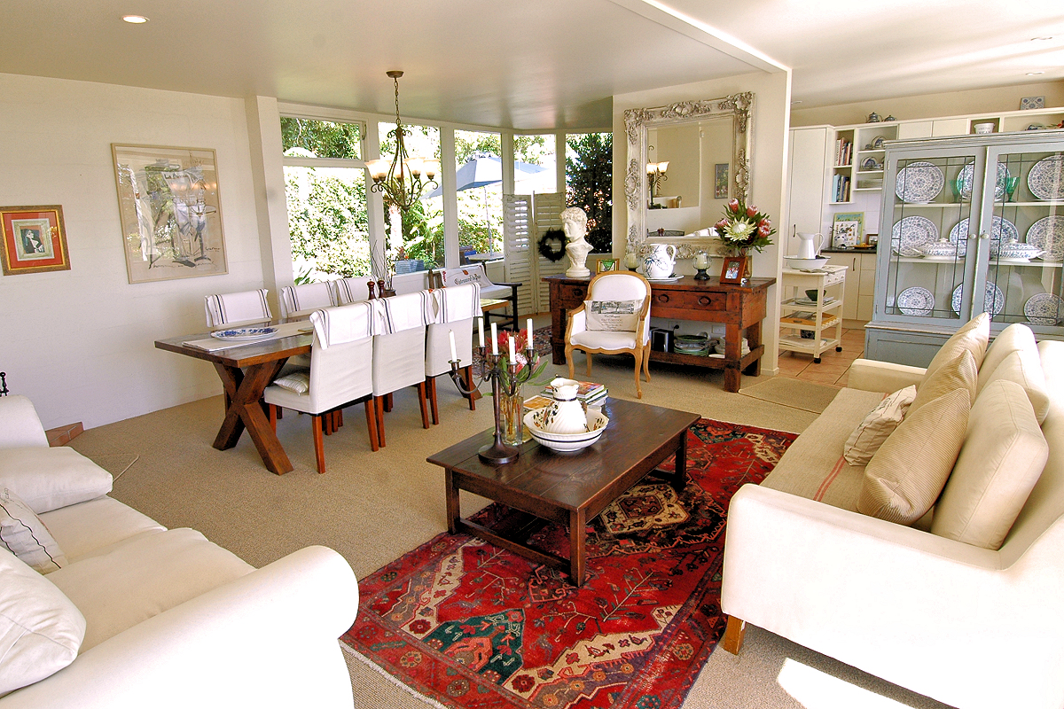 Northland: Breakfast room & lounge. Photo © Home At First, creators of Independent Fly/Drive New Zealand Travel.